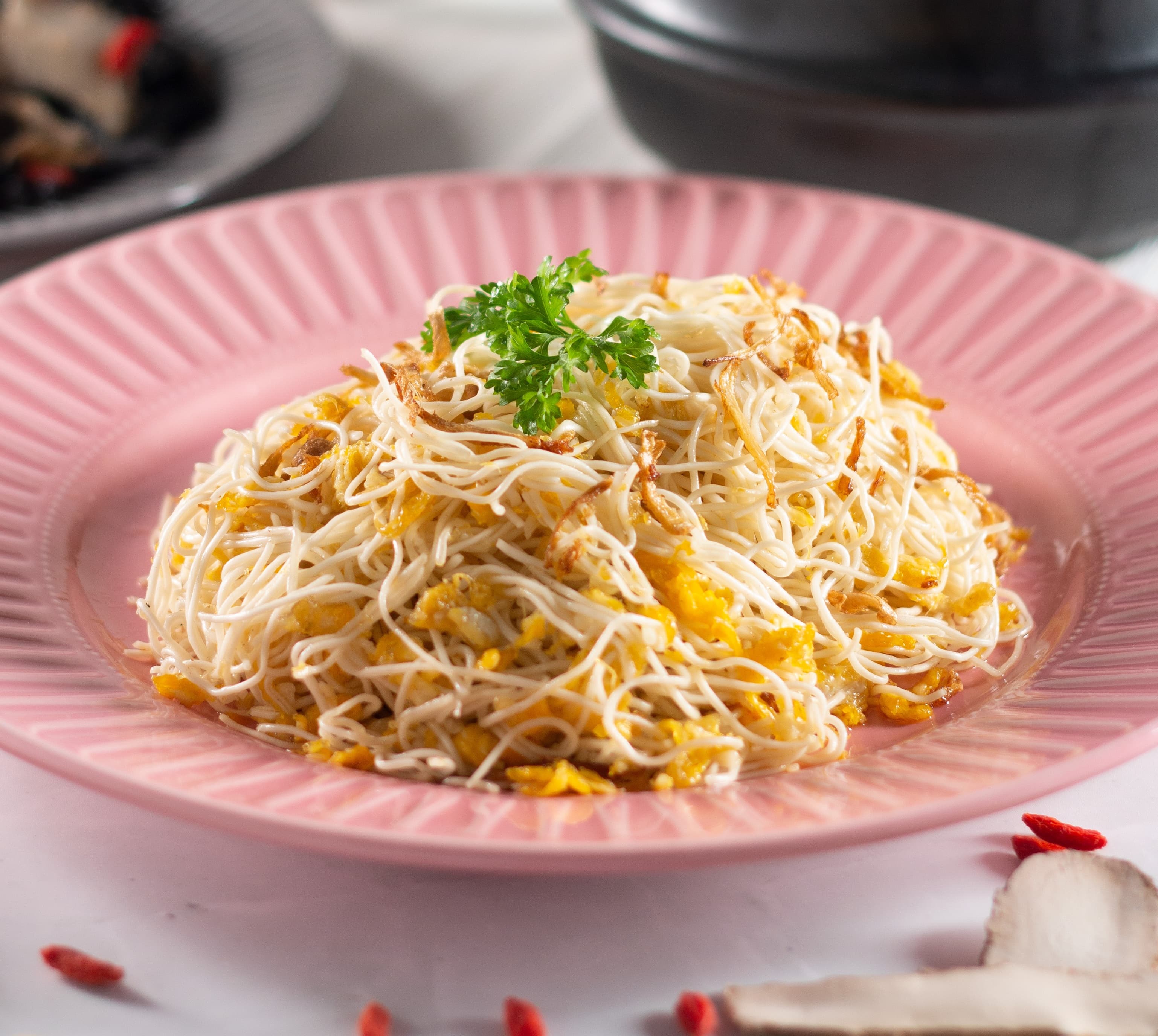 Wok Fried Huai Shan Noodle with Egg