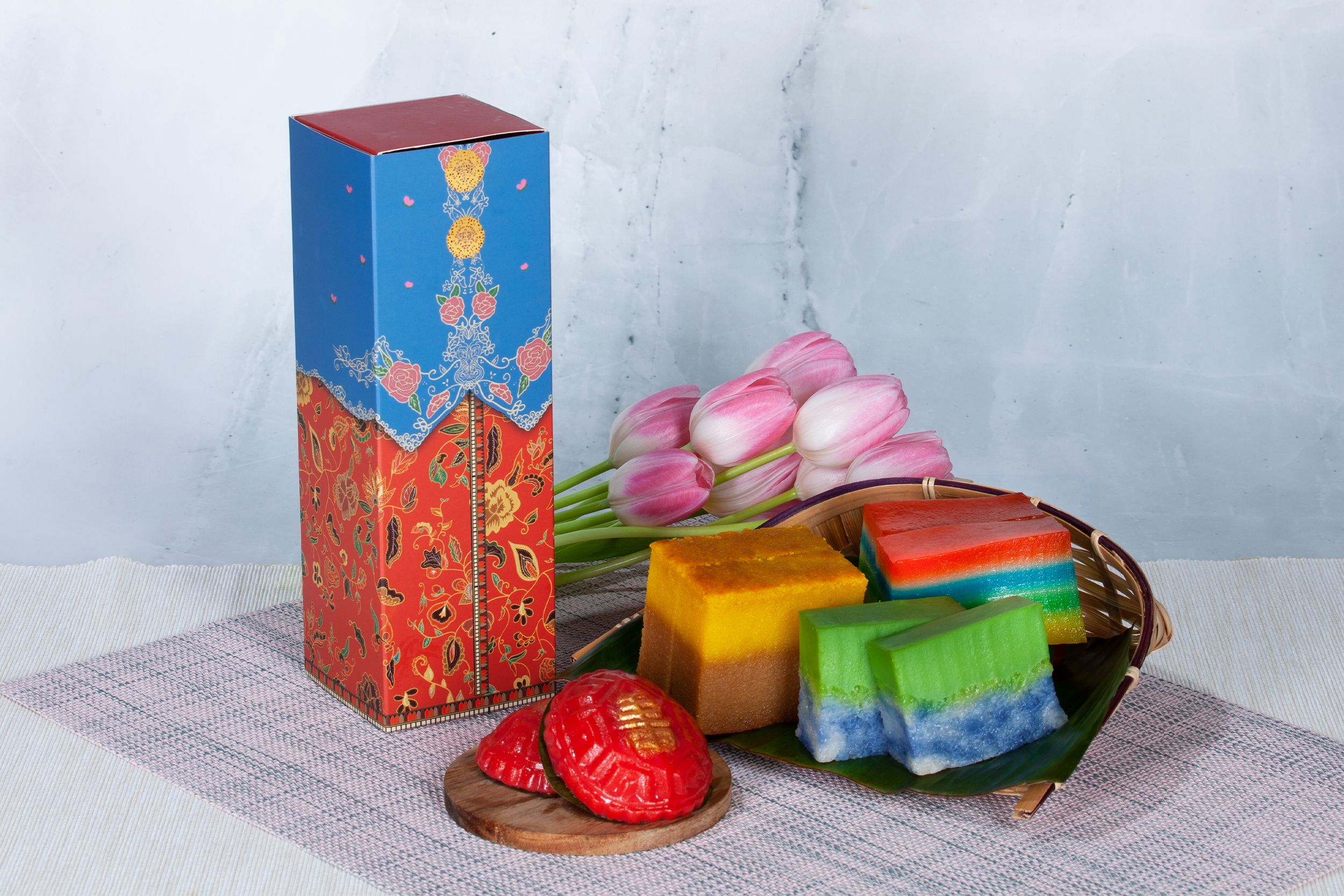 Kueh Kisses kebaya gift box